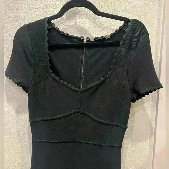 NWT-BCBGMaxAzria Bodycon Black Midi Dress Scalloped- Size Medium - Picture 5 of 9